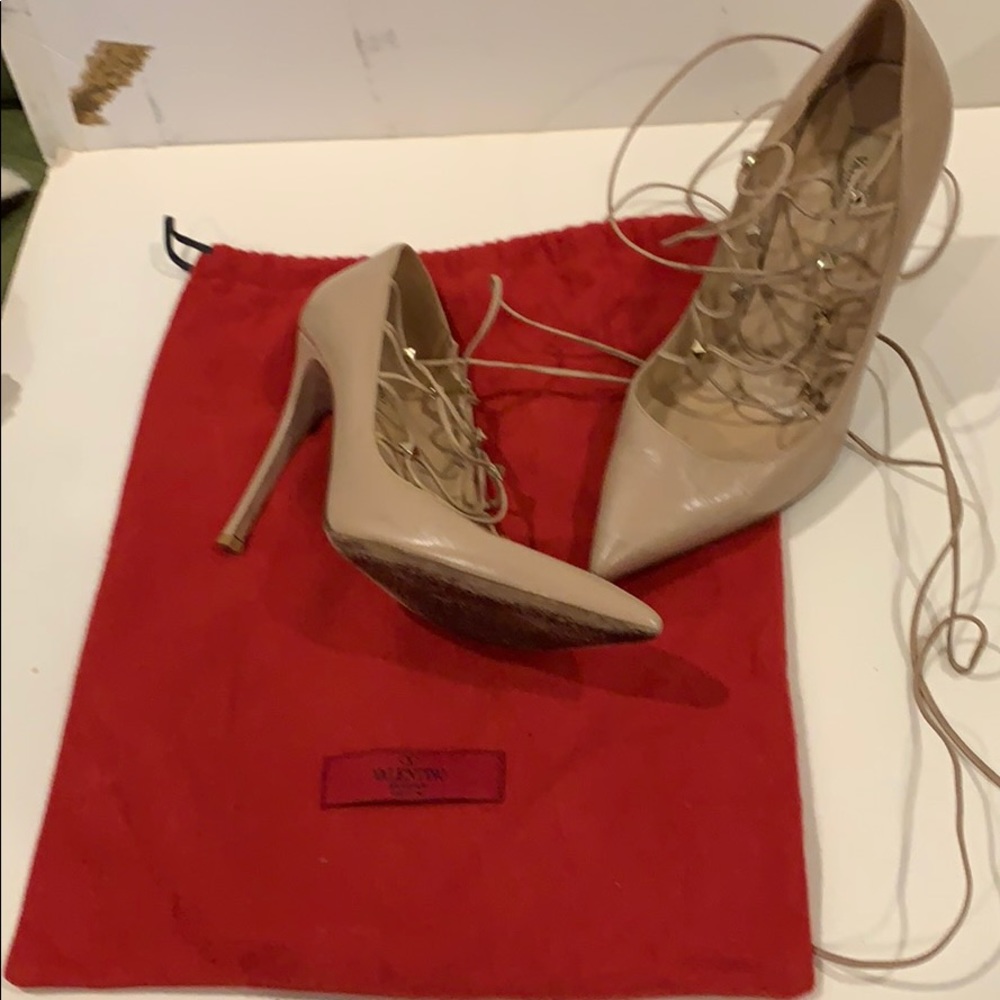 Valentino Rockstud  kidskin lace up pump